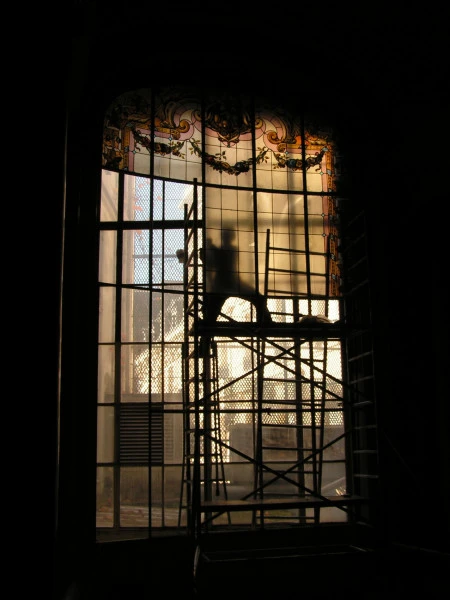 Dépose des vitraux en l'hôtel SHANGRI LA