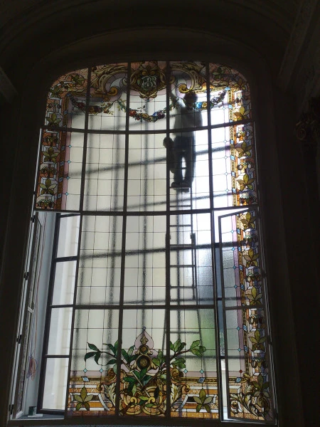 Dépose des vitraux en l'hôtel SHANGRI LA